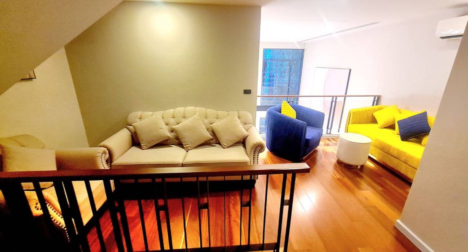 For rent 4 bedrooms house in Watthana, Bangkok