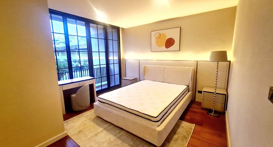 For rent 4 bedrooms house in Watthana, Bangkok
