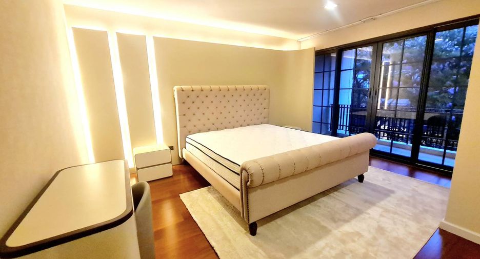 For rent 4 bedrooms house in Watthana, Bangkok
