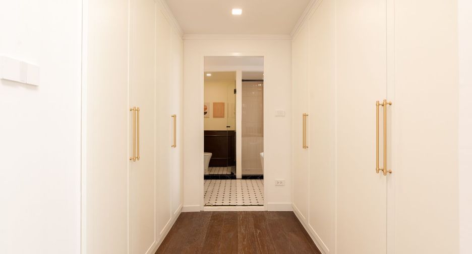 For sale 4 bedrooms condo in Watthana, Bangkok
