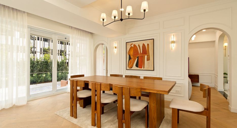 For sale 4 bedrooms condo in Watthana, Bangkok