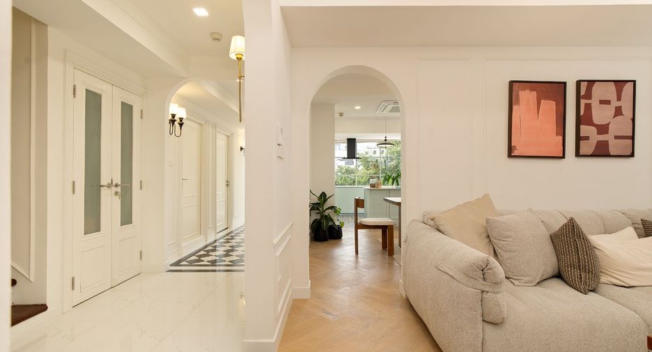 For sale 4 bedrooms condo in Watthana, Bangkok