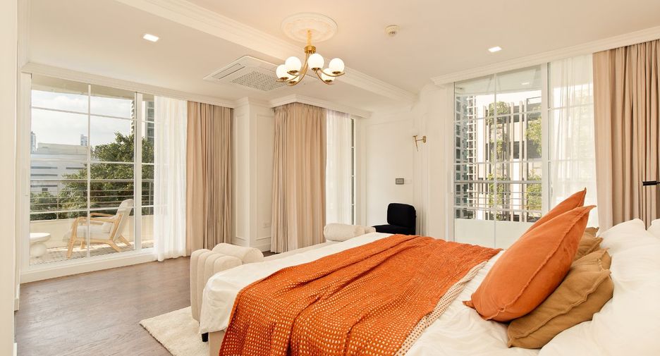 For sale 4 bedrooms condo in Watthana, Bangkok