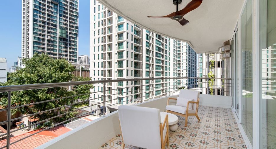 For sale 4 bedrooms condo in Watthana, Bangkok