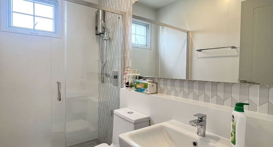 Haus zur Miete und zum Kauf mit 3 Zimmer in Mueang Chiang Mai, Chiang Mai