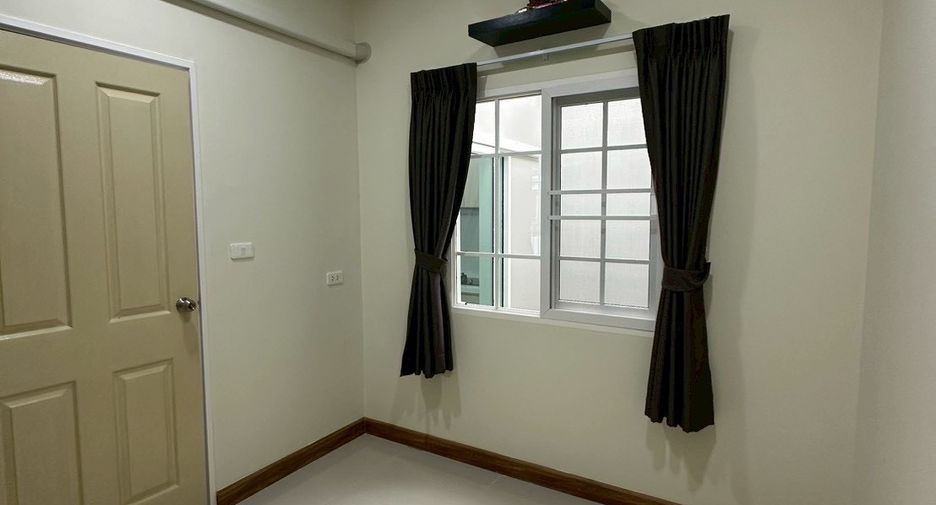 For rent 2 bedrooms townhouse in Mueang Chiang Mai, Chiang Mai