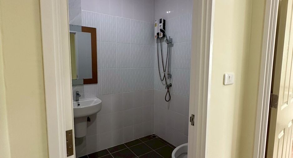 For rent 2 bedrooms townhouse in Mueang Chiang Mai, Chiang Mai