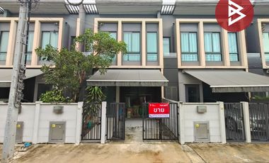 Casa adosada en venta de 3 habitaciones en Bang Phli, Samut Prakan
