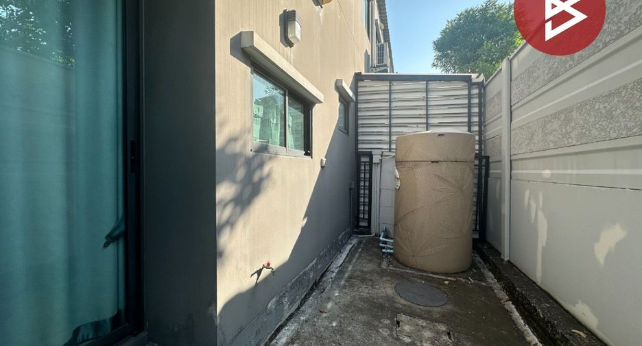 Casa adosada en venta de 3 habitaciones en Bang Phli, Samut Prakan
