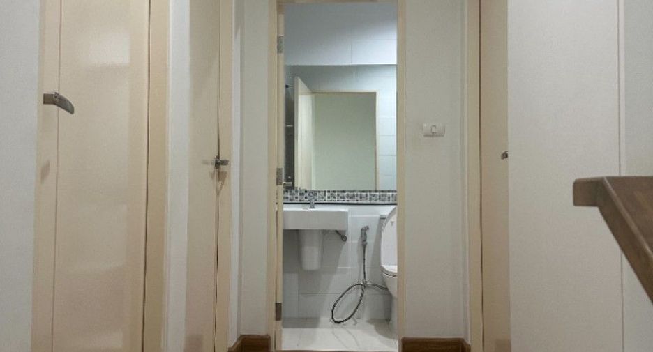 Casa adosada en venta de 3 habitaciones en Bang Phli, Samut Prakan