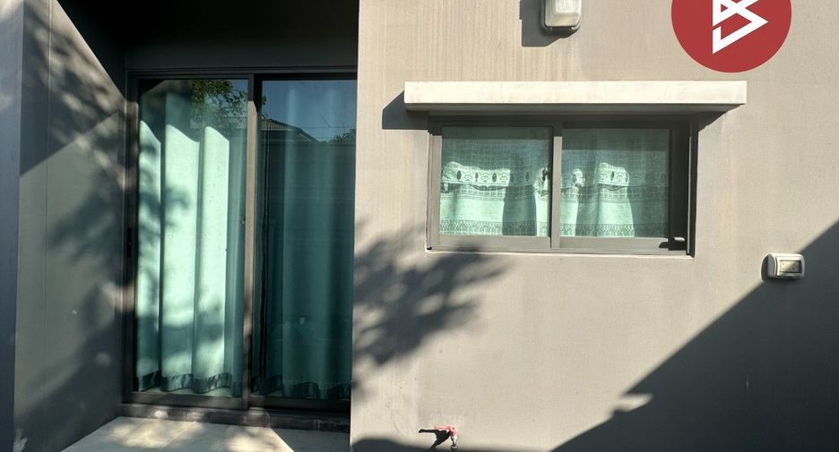 Casa adosada en venta de 3 habitaciones en Bang Phli, Samut Prakan