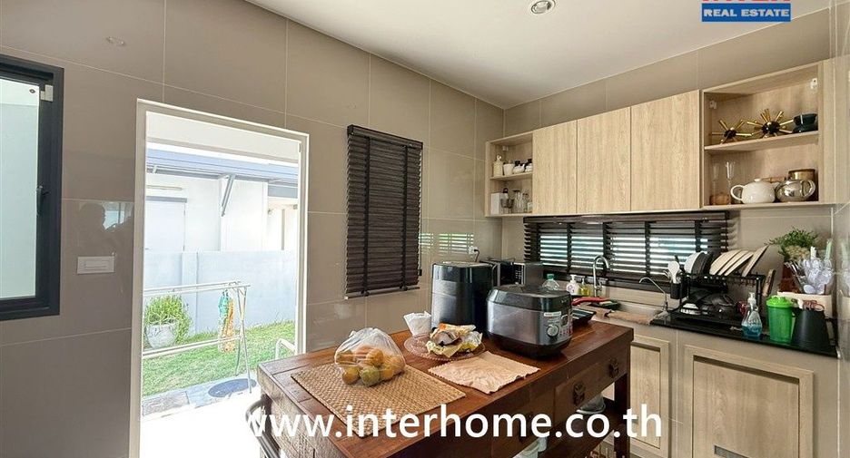 Casa en alquiler de 4 habitaciones en Bang Sao Thong, Samut Prakan