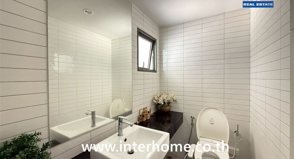 Casa en alquiler de 4 habitaciones en Bang Sao Thong, Samut Prakan