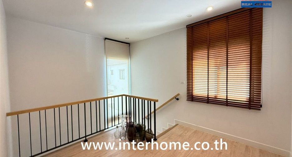 Casa en alquiler de 4 habitaciones en Bang Sao Thong, Samut Prakan