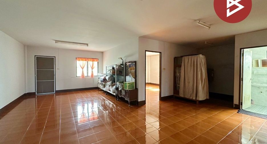 Local comercial en venta de 3 habitaciones en Mueang Chon Buri, Chonburi