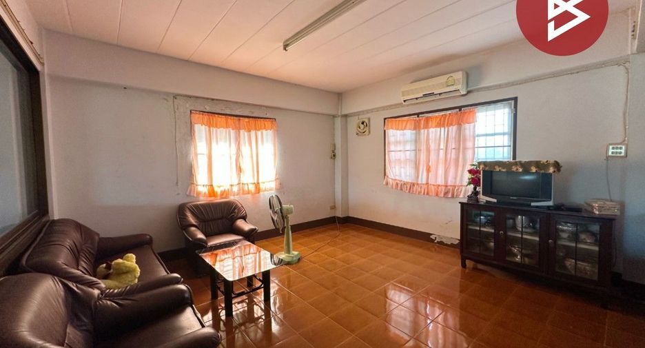 Local comercial en venta de 3 habitaciones en Mueang Chon Buri, Chonburi