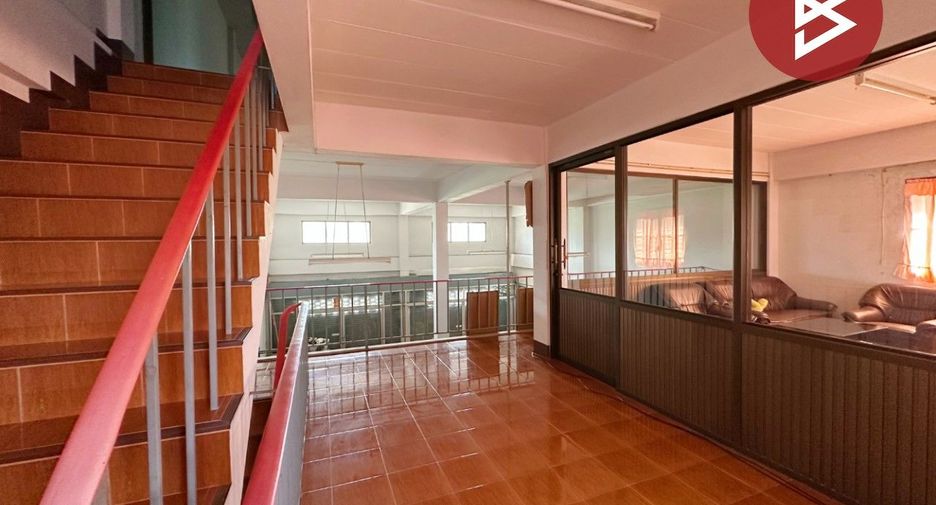 Local comercial en venta de 3 habitaciones en Mueang Chon Buri, Chonburi