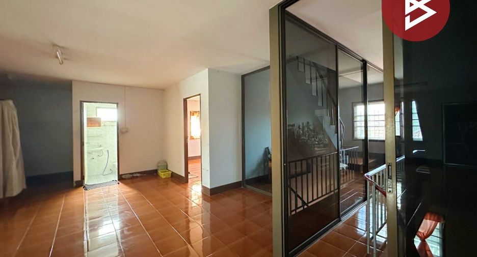 Local comercial en venta de 3 habitaciones en Mueang Chon Buri, Chonburi