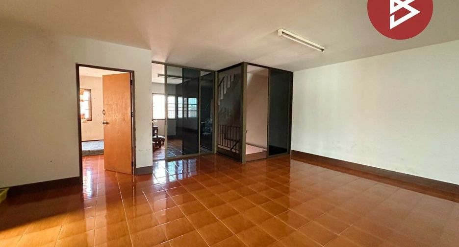 Local comercial en venta de 3 habitaciones en Mueang Chon Buri, Chonburi