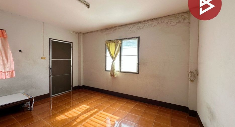 Local comercial en venta de 3 habitaciones en Mueang Chon Buri, Chonburi
