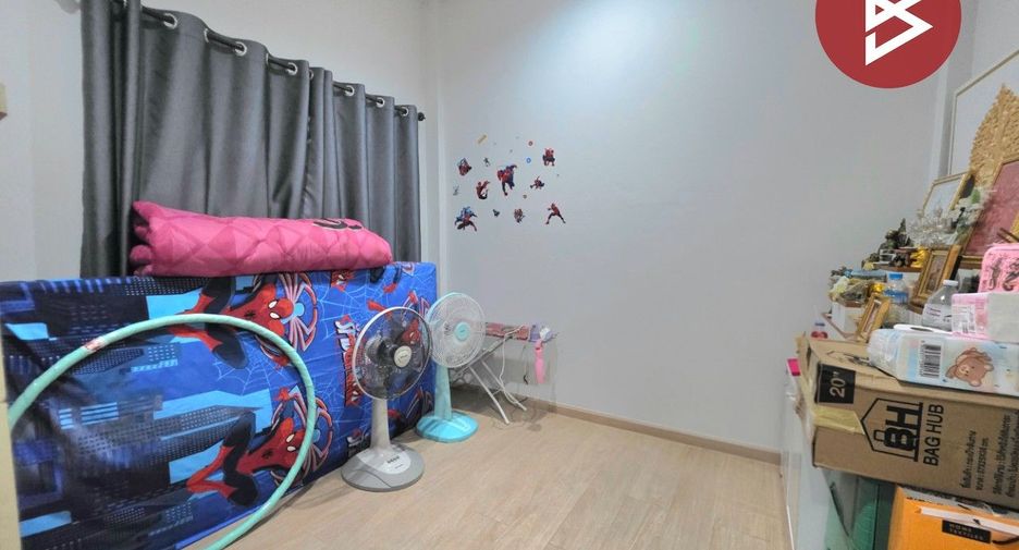 Casa adosada en venta de 2 habitaciones en Si Racha, Chonburi