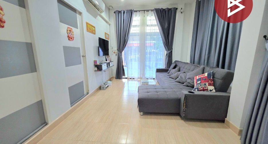 Casa adosada en venta de 2 habitaciones en Si Racha, Chonburi
