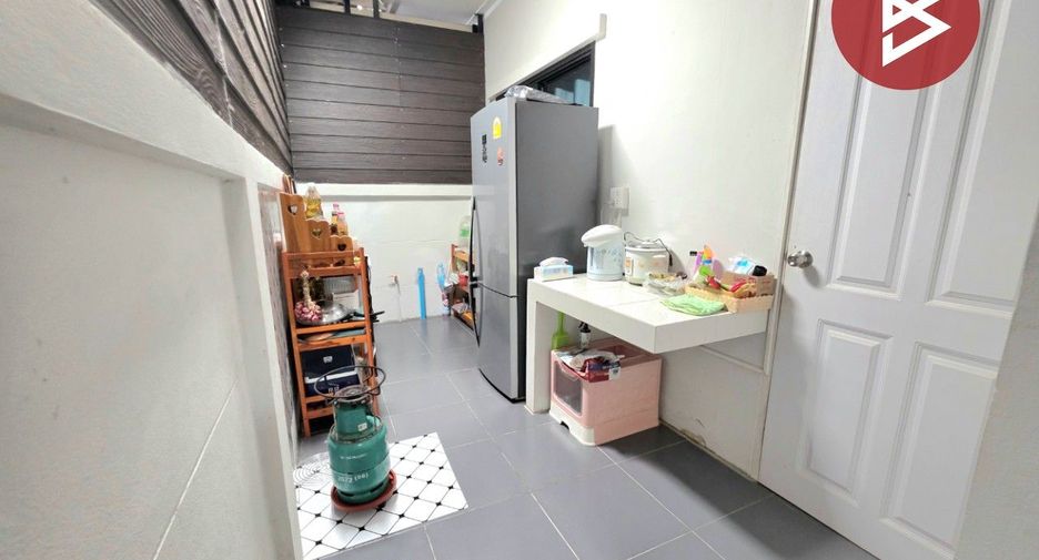 Casa adosada en venta de 2 habitaciones en Si Racha, Chonburi