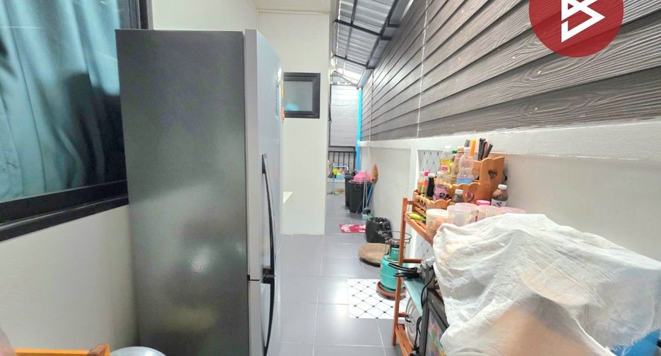 Casa adosada en venta de 2 habitaciones en Si Racha, Chonburi