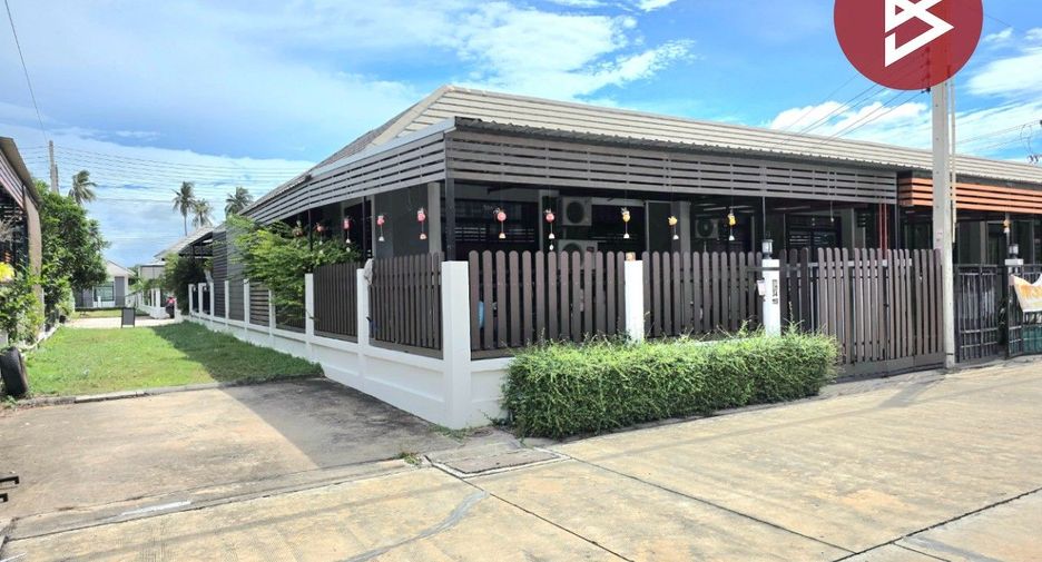 Casa adosada en venta de 2 habitaciones en Si Racha, Chonburi