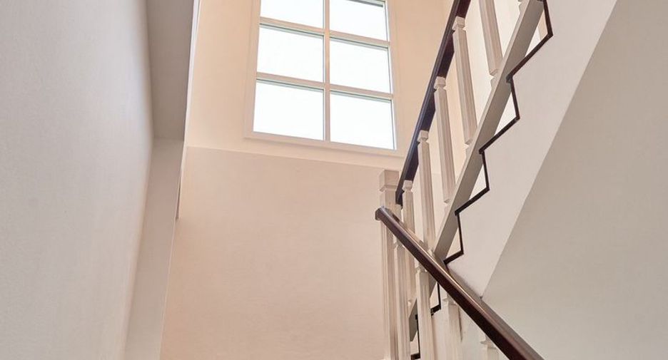 For rent 4 bedrooms house in Saraphi, Chiang Mai