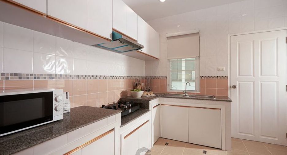 For rent 4 bedrooms house in Saraphi, Chiang Mai