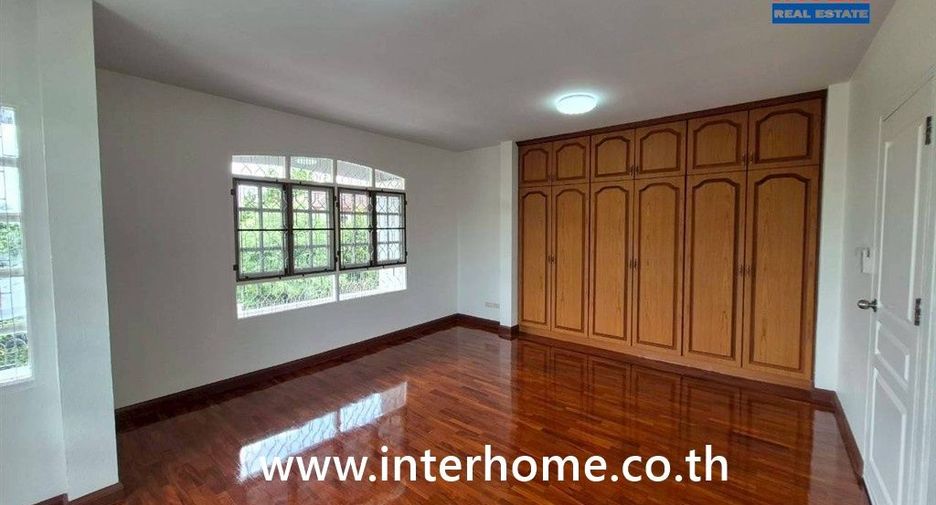 Casa en venta de 4 habitaciones en Mueang Nonthaburi, Nonthaburi