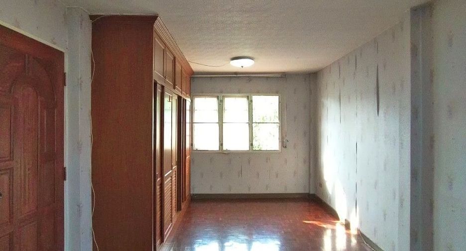 Casa en venta de 4 habitaciones en Saphan Sung, Bangkok