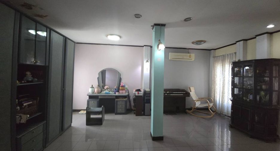 For sale 4 bedrooms house in Mueang Samut Prakan, Samut Prakan