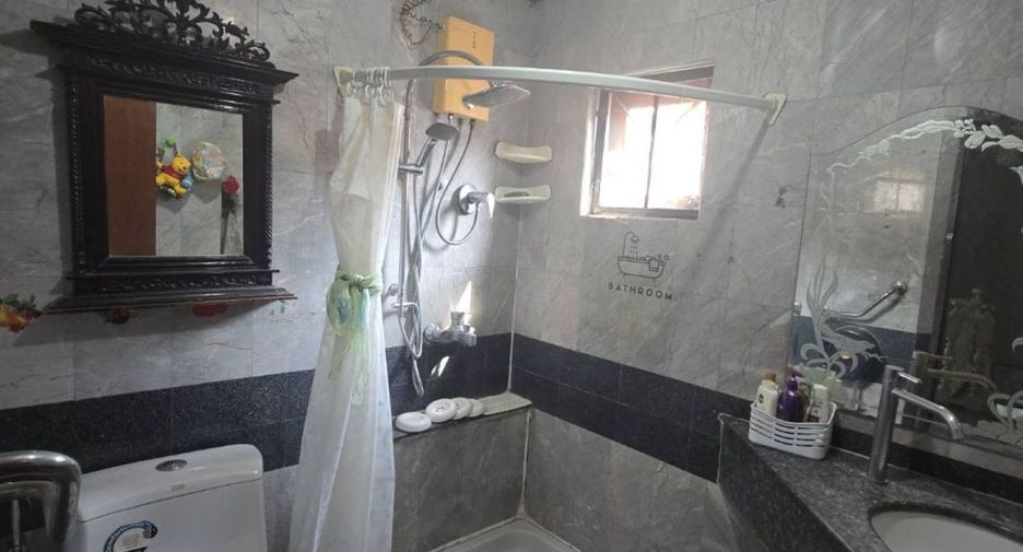 For sale 4 bedrooms house in Mueang Samut Prakan, Samut Prakan