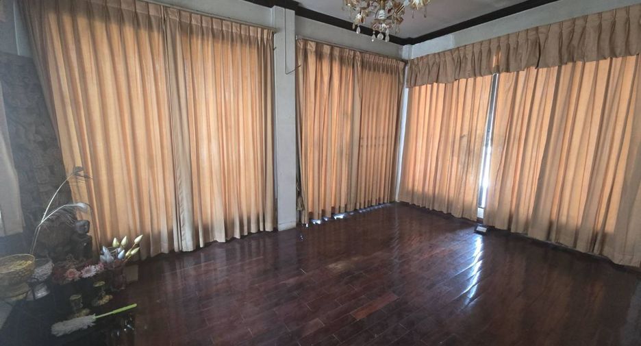 For sale 4 bedrooms house in Mueang Samut Prakan, Samut Prakan