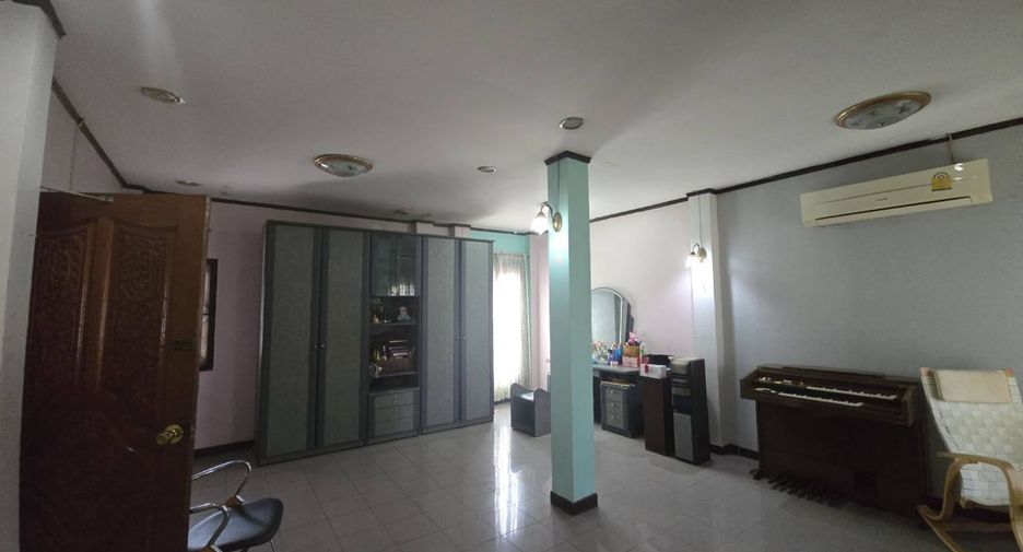 For sale 4 bedrooms house in Mueang Samut Prakan, Samut Prakan