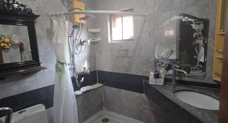 For sale 4 bedrooms house in Mueang Samut Prakan, Samut Prakan