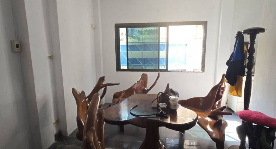 For sale 4 bedrooms house in Mueang Samut Prakan, Samut Prakan