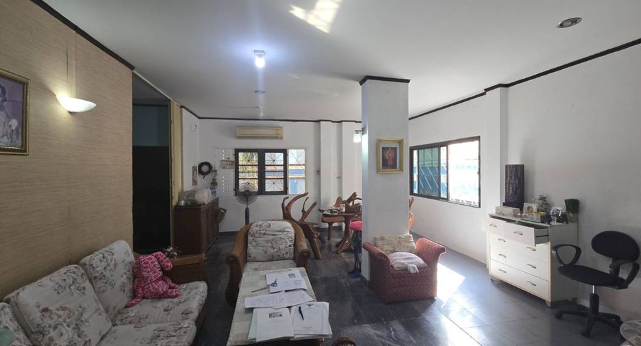 For sale 4 bedrooms house in Mueang Samut Prakan, Samut Prakan