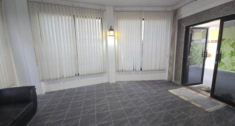 For sale 4 bedrooms house in Mueang Samut Prakan, Samut Prakan