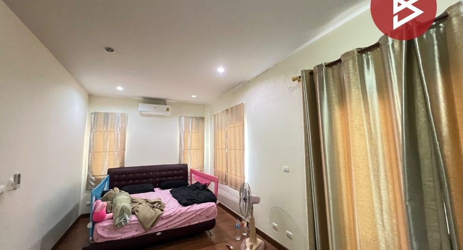Haus zum Kauf mit 4 Zimmer in Pak Kret, Nonthaburi