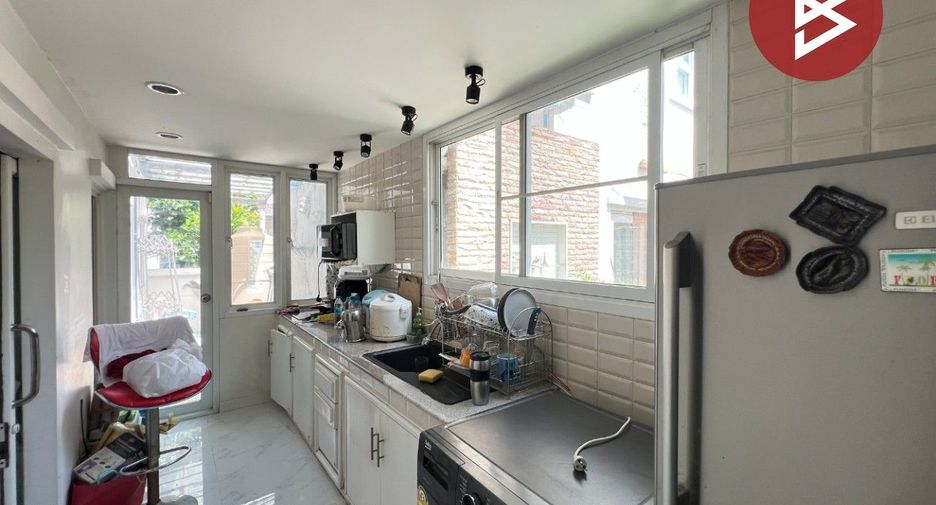 Haus zum Kauf mit 4 Zimmer in Pak Kret, Nonthaburi