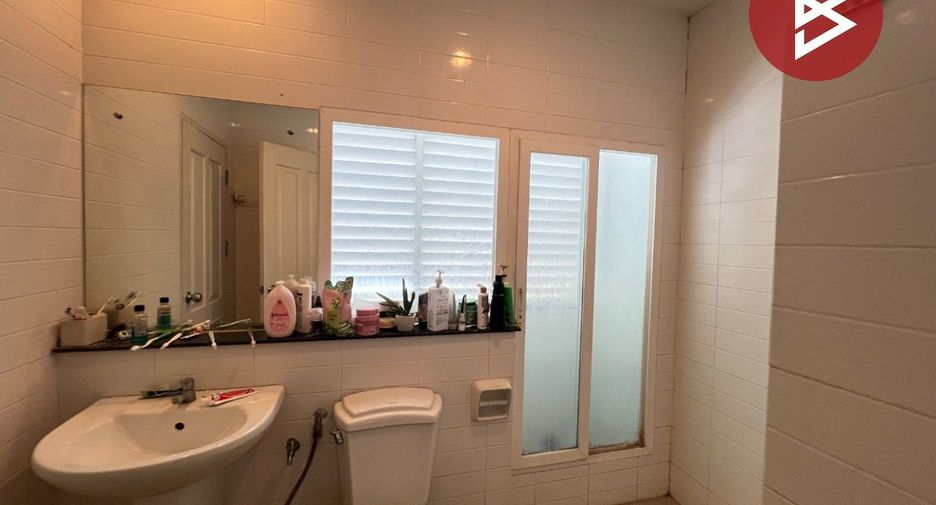Haus zum Kauf mit 4 Zimmer in Pak Kret, Nonthaburi