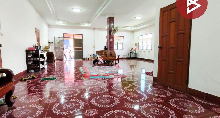 For sale 4 bedrooms house in Nakhon Chai Si, Nakhon Pathom