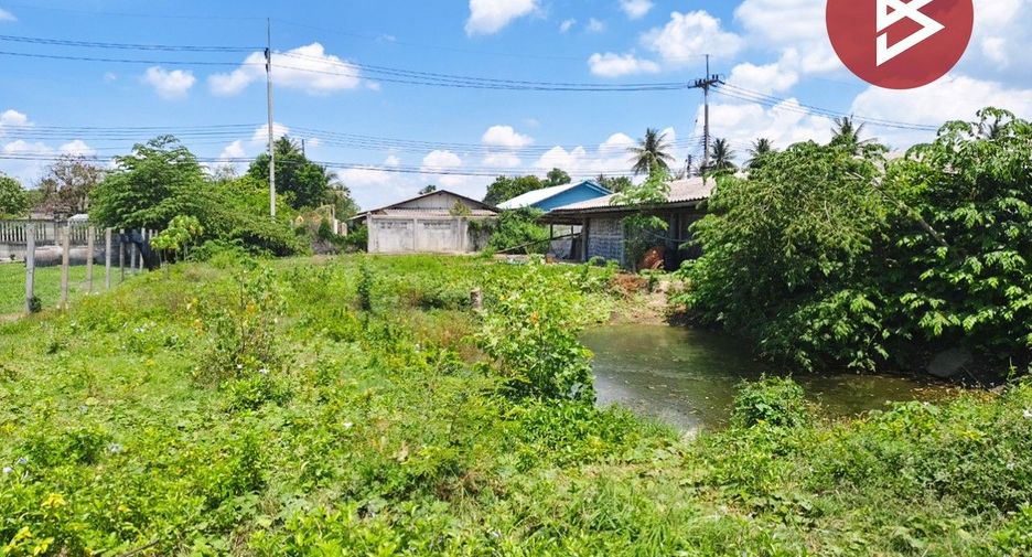 For sale 4 bedrooms house in Nakhon Chai Si, Nakhon Pathom