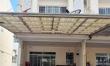 À vendre 4 chambres maison de ville à Bang Bon, Bangkok