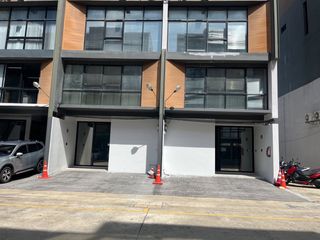 出租 和 出售 12 卧室 独立屋 在 Phra Khanong, 曼谷