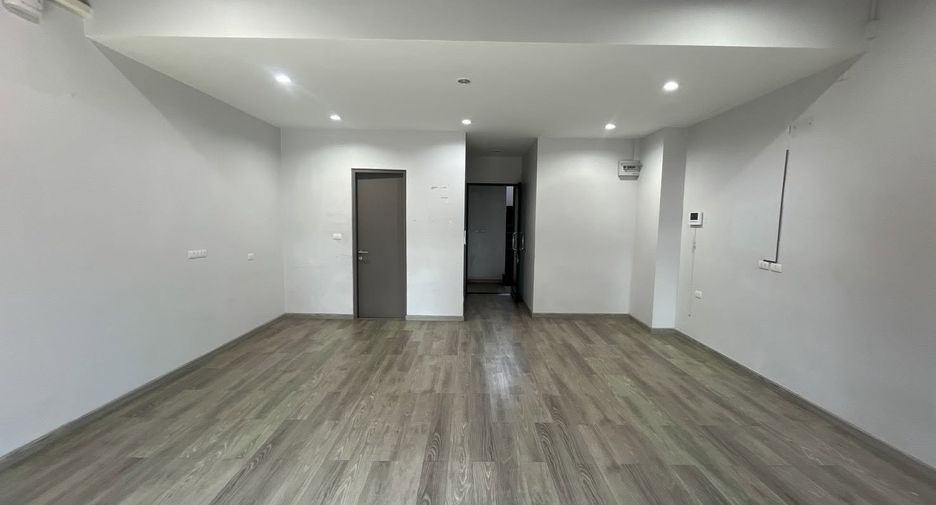 Haus zur Miete und zum Kauf mit 12 Zimmer in Phra Khanong, Bangkok