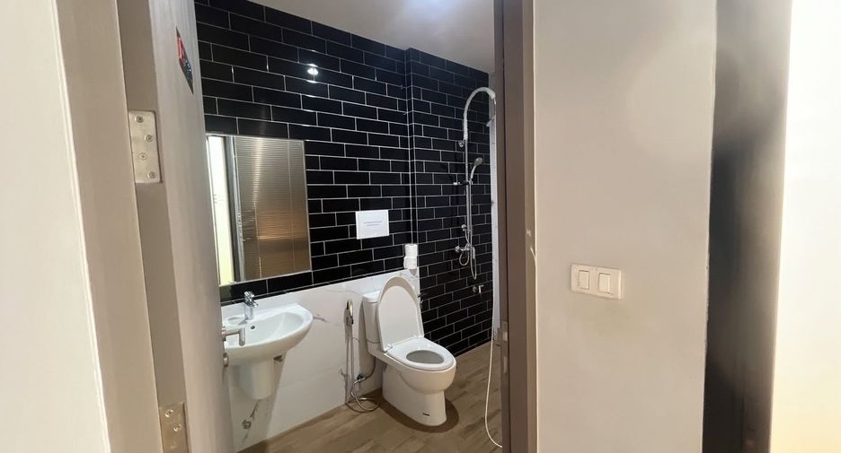 Haus zur Miete und zum Kauf mit 12 Zimmer in Phra Khanong, Bangkok